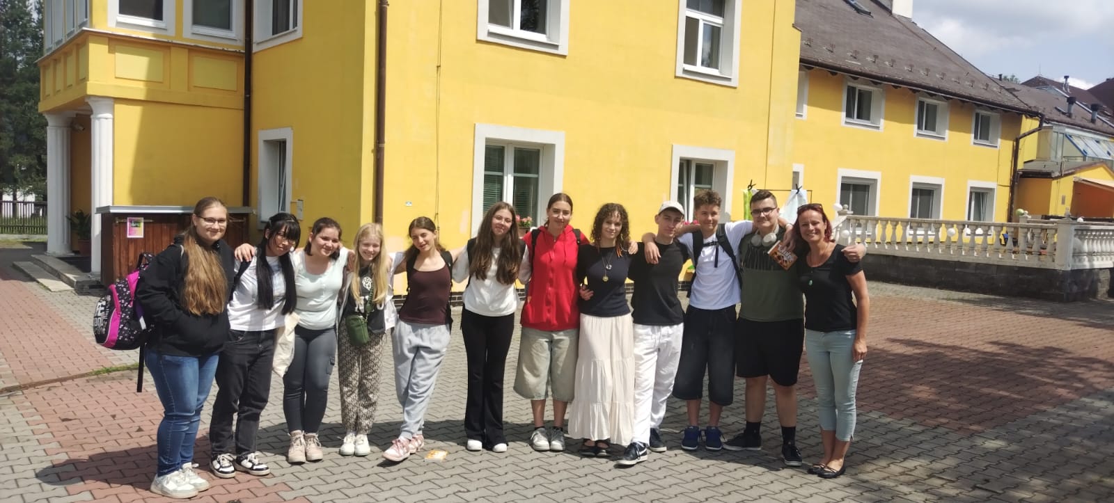 Pěvecký sbor gymnázia potěšil klienty ÚSP