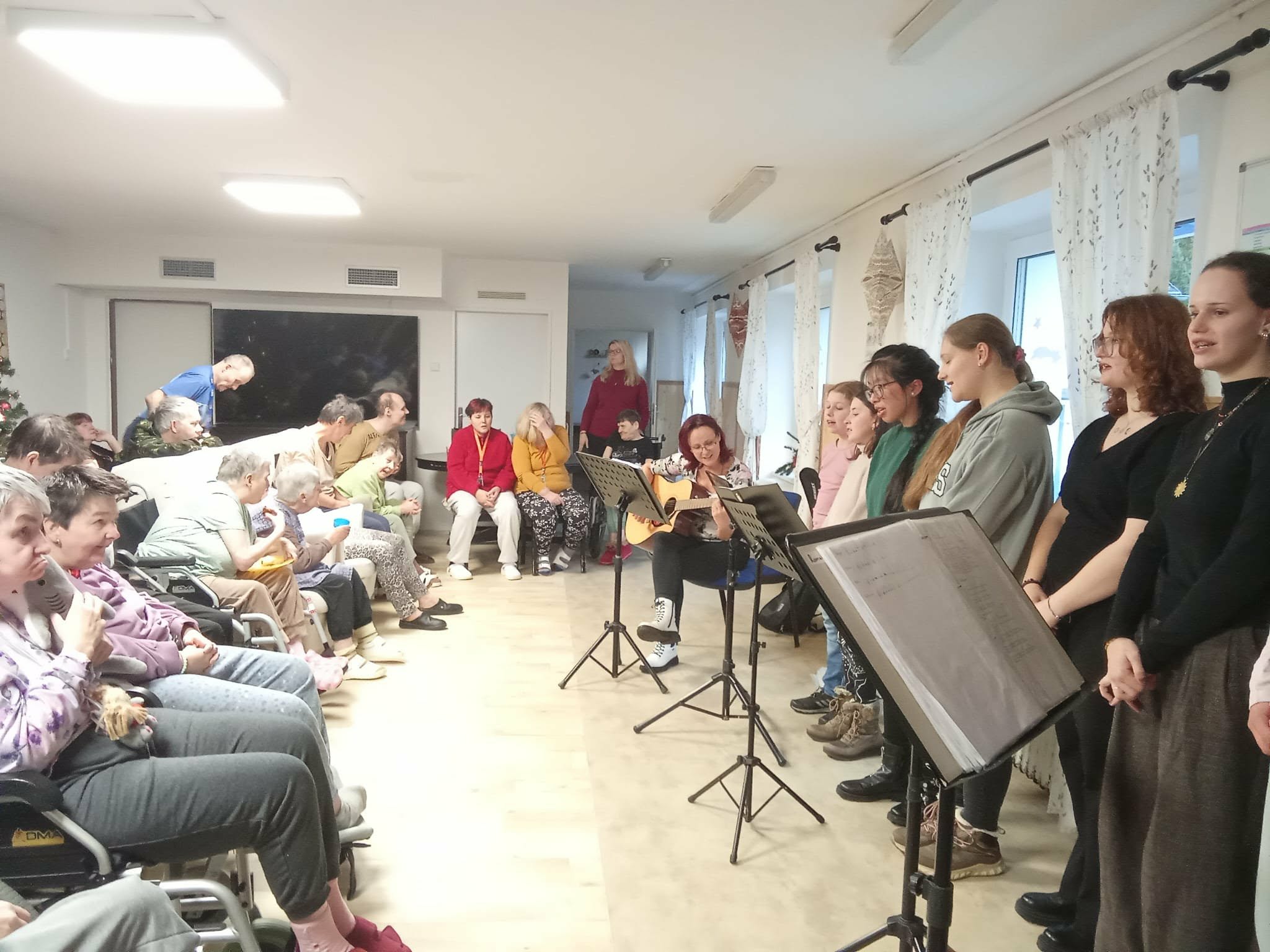 Pěvecký sbor opět potěšil klienty ÚSP Nová Ves v Horách